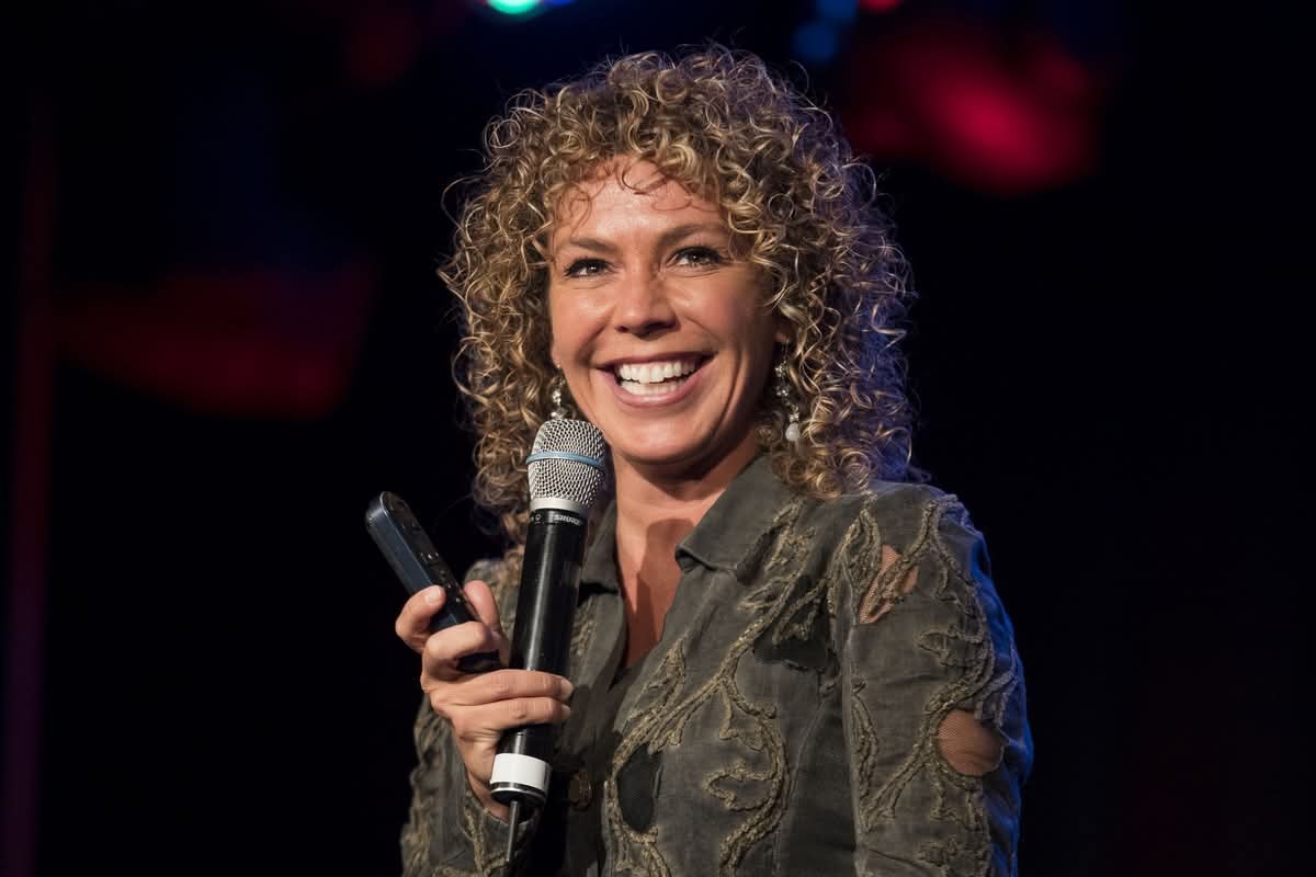Portrait d’Isabelle Fontaine, conférencière spécialisée en leadership et intelligence émotionnelle